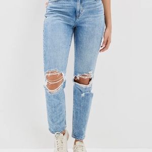 AE Strigid Ripped Mom Jean